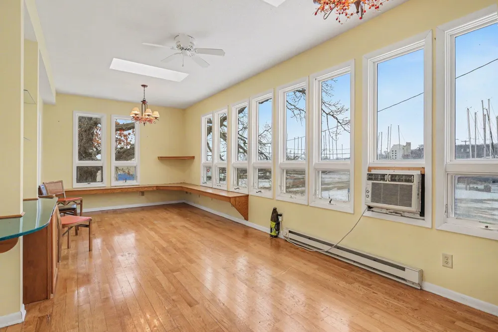 3135 Lakeshore Drive Muskegon City, MI 49441