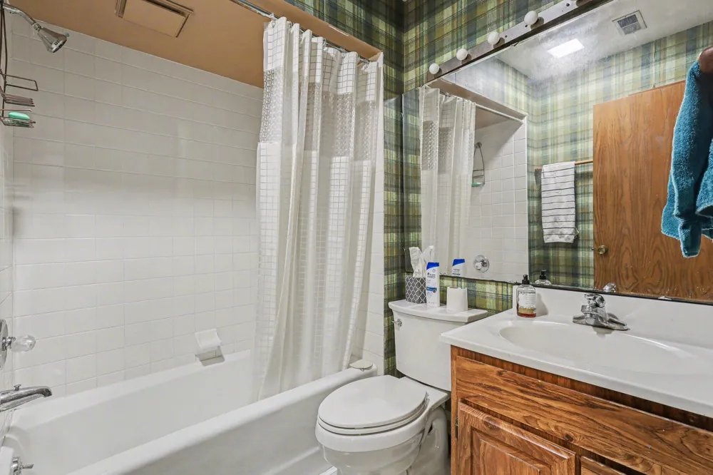 3135 Lakeshore Drive Muskegon City, MI 49441