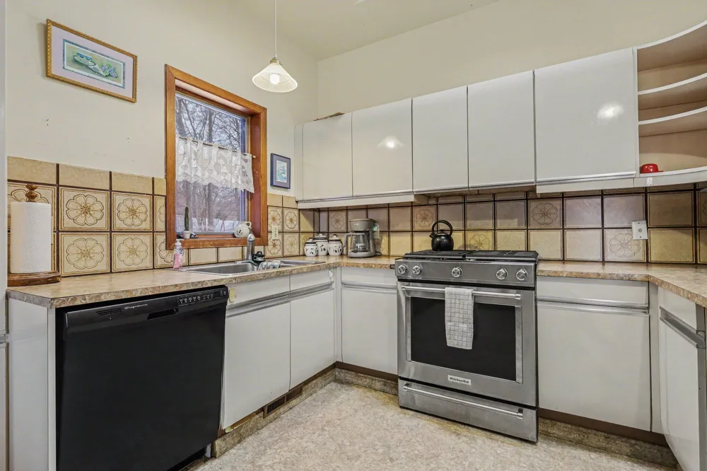 3135 Lakeshore Drive Muskegon City, MI 49441