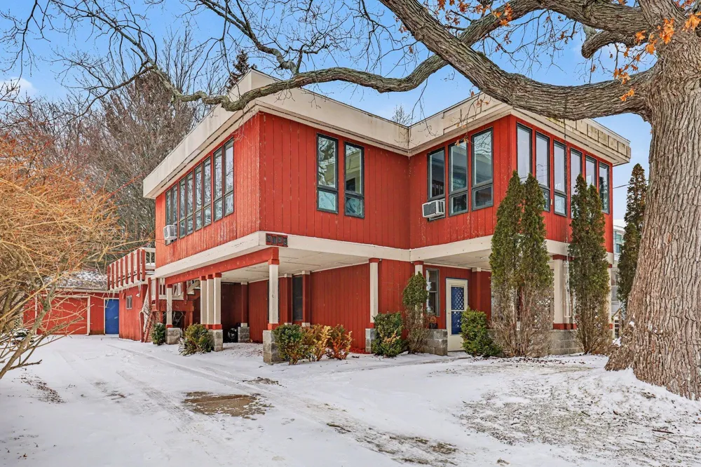 3135 Lakeshore Drive Muskegon City, MI 49441