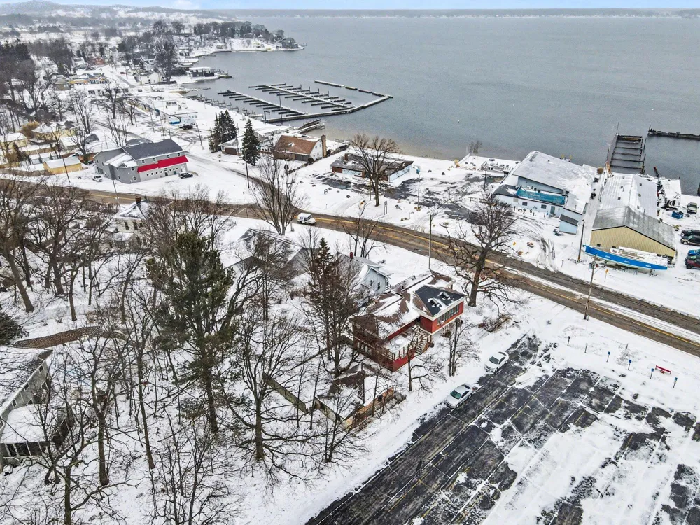 3135 Lakeshore Drive Muskegon City, MI 49441