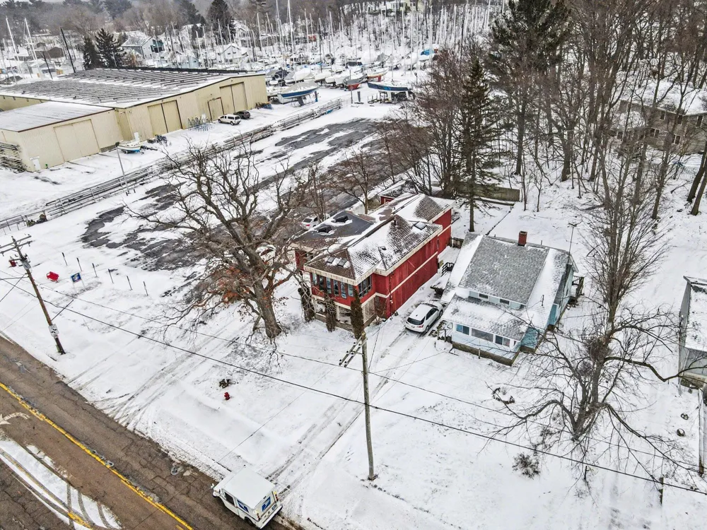 3135 Lakeshore Drive Muskegon City, MI 49441