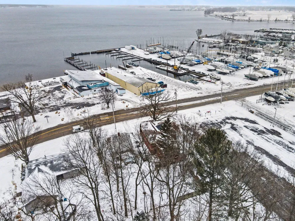 3135 Lakeshore Drive Muskegon City, MI 49441