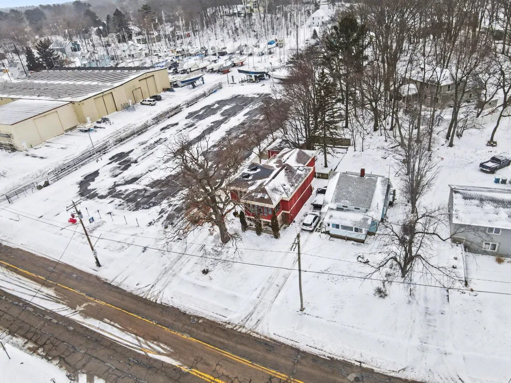 3135 Lakeshore Drive Muskegon City, MI 49441