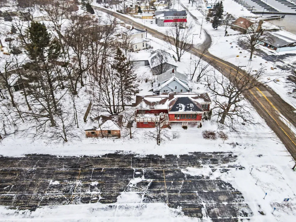 3135 Lakeshore Drive Muskegon City, MI 49441
