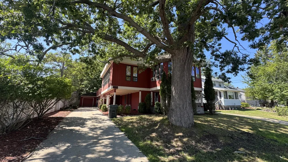 3135 Lakeshore Drive Muskegon City, MI 49441
