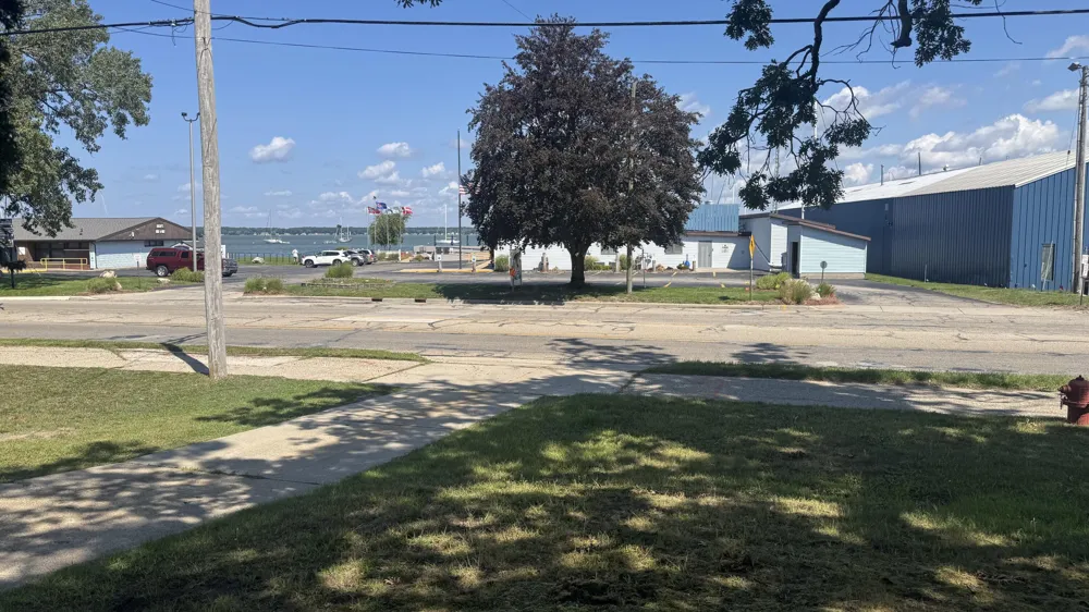 3135 Lakeshore Drive Muskegon City, MI 49441
