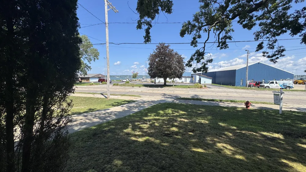 3135 Lakeshore Drive Muskegon City, MI 49441