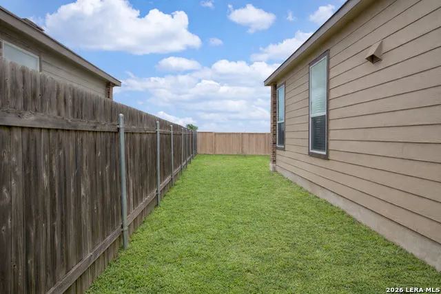 140 MAROON LN Kyle, TX 78640