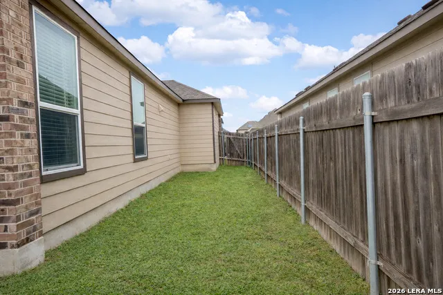 140 MAROON LN Kyle, TX 78640