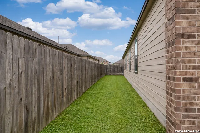 140 MAROON LN Kyle, TX 78640