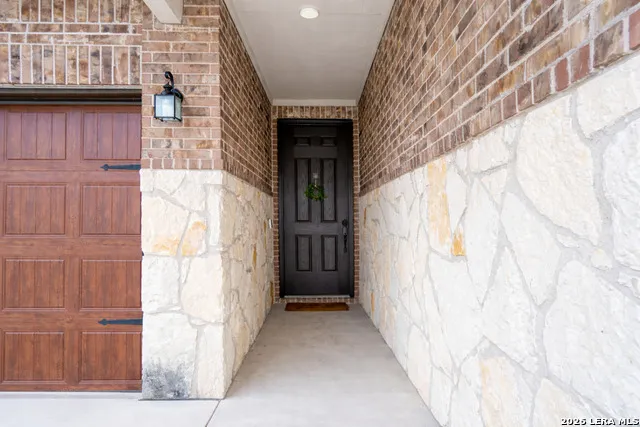 140 MAROON LN Kyle, TX 78640
