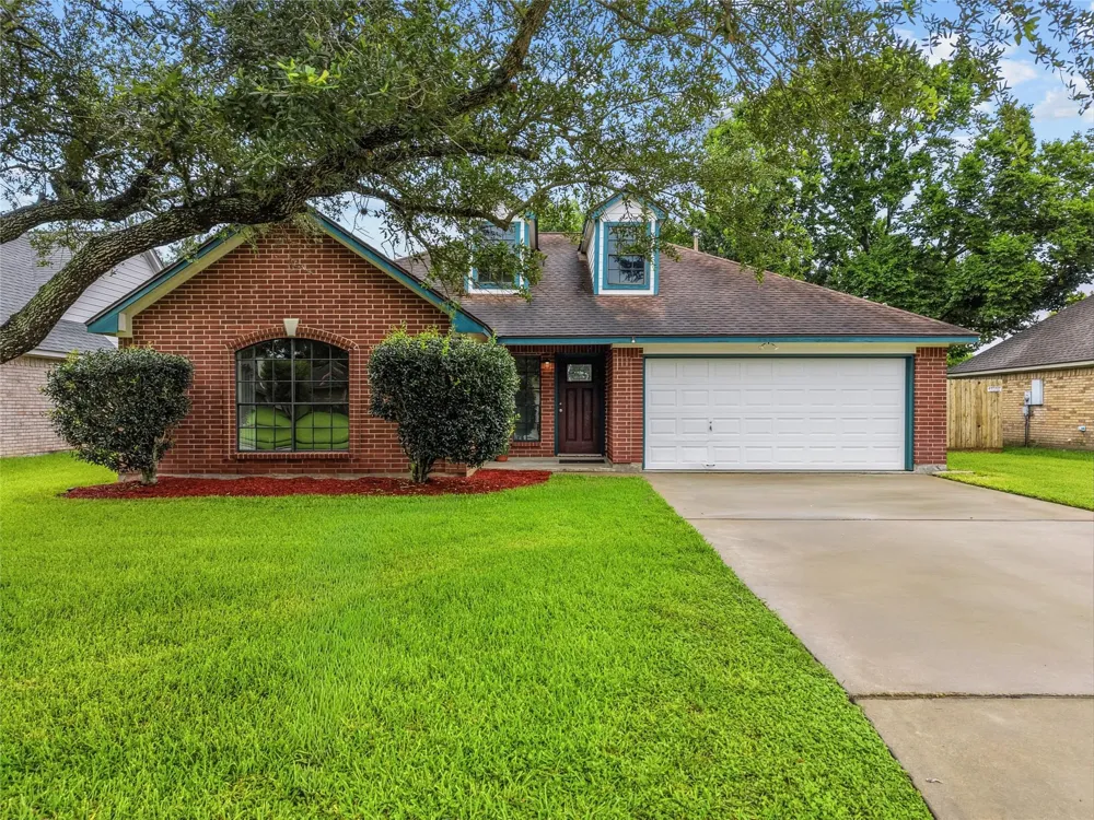 111 Jamestown Avenue Clute, TX 77531