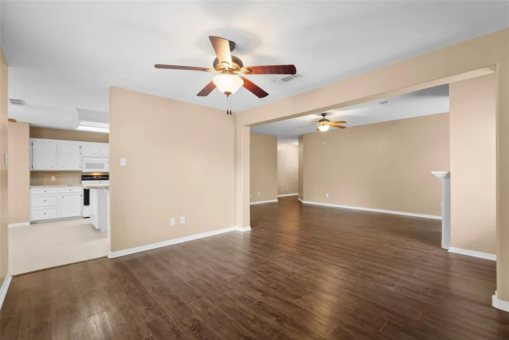 111 Jamestown Avenue Clute, TX 77531