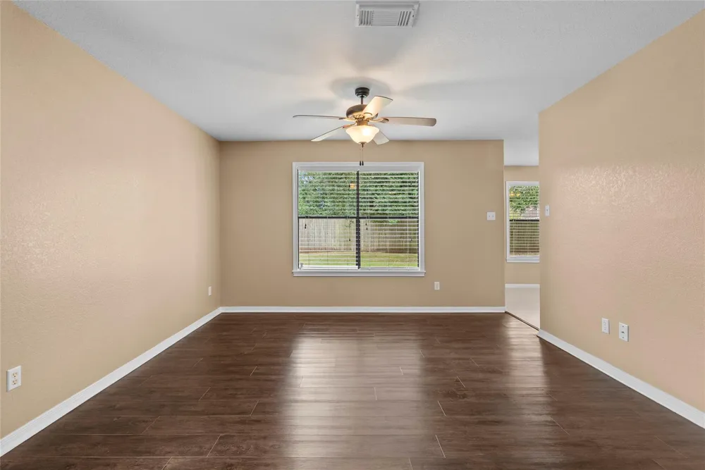 111 Jamestown Avenue Clute, TX 77531