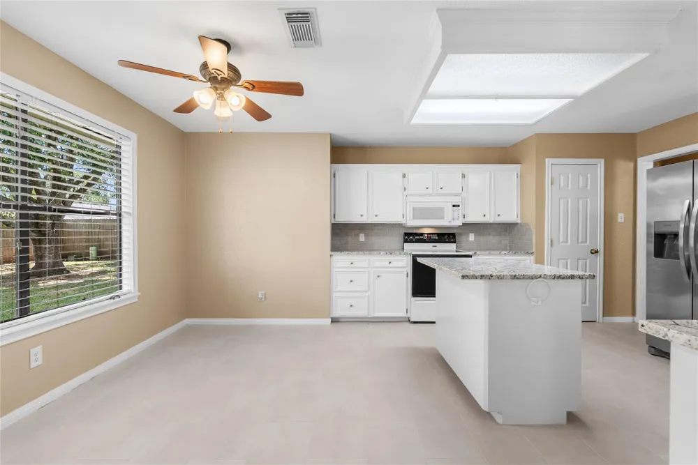 111 Jamestown Avenue Clute, TX 77531