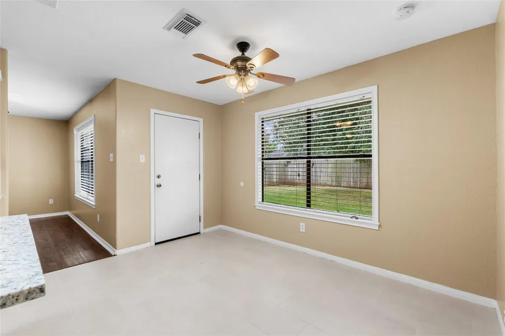 111 Jamestown Avenue Clute, TX 77531