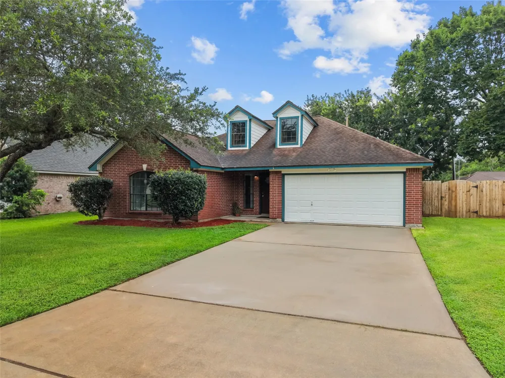111 Jamestown Avenue Clute, TX 77531