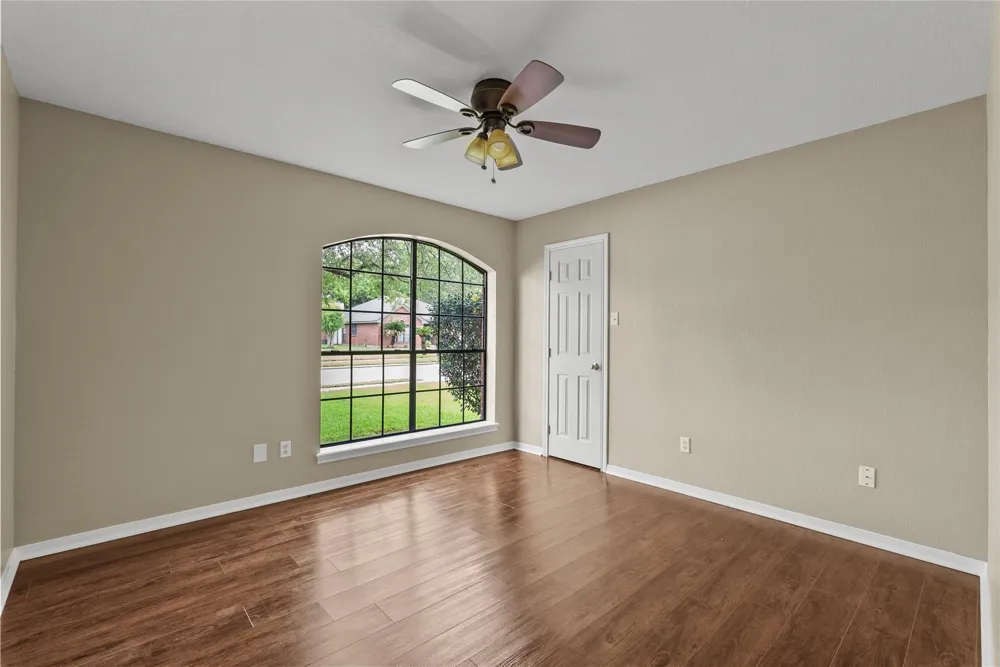111 Jamestown Avenue Clute, TX 77531