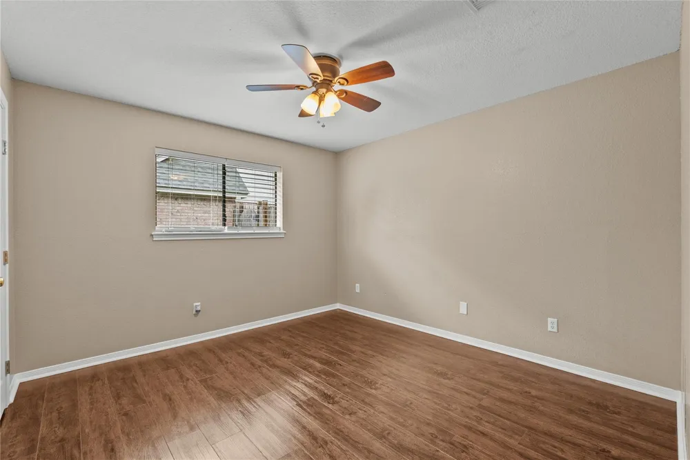 111 Jamestown Avenue Clute, TX 77531