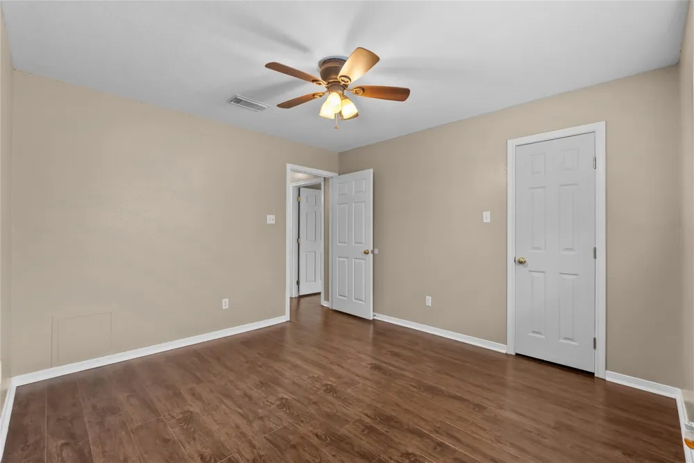 111 Jamestown Avenue Clute, TX 77531