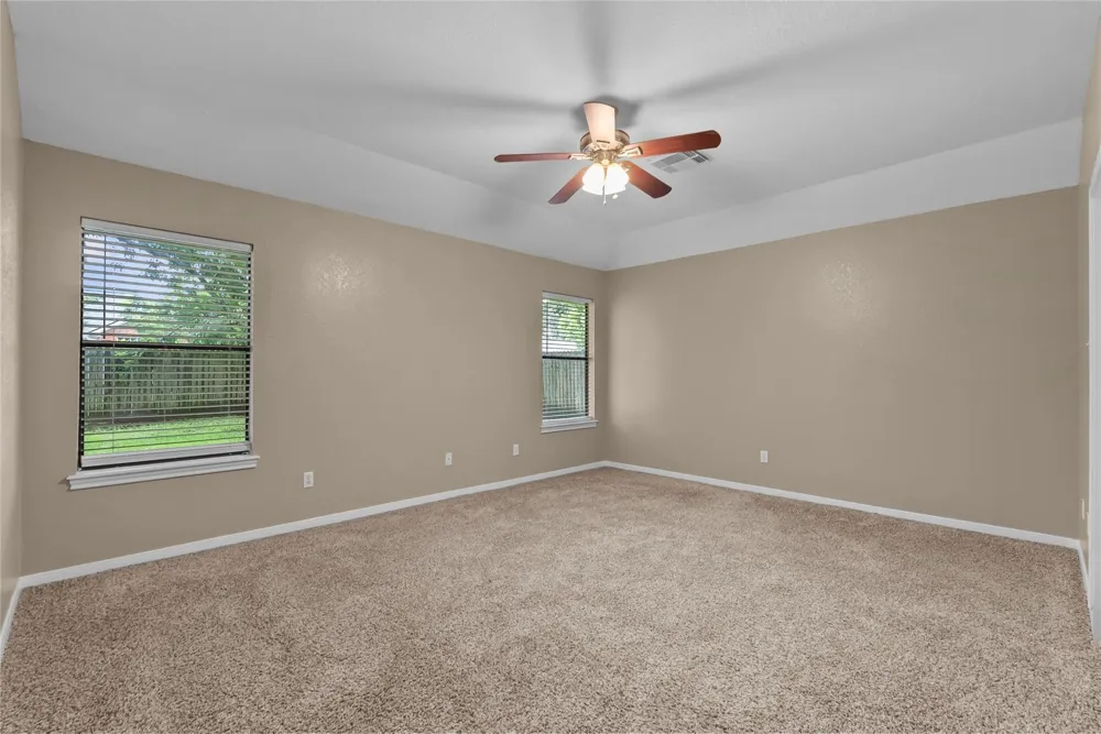 111 Jamestown Avenue Clute, TX 77531