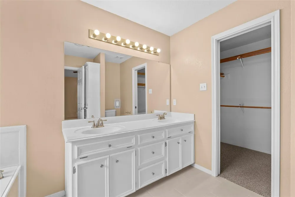 111 Jamestown Avenue Clute, TX 77531