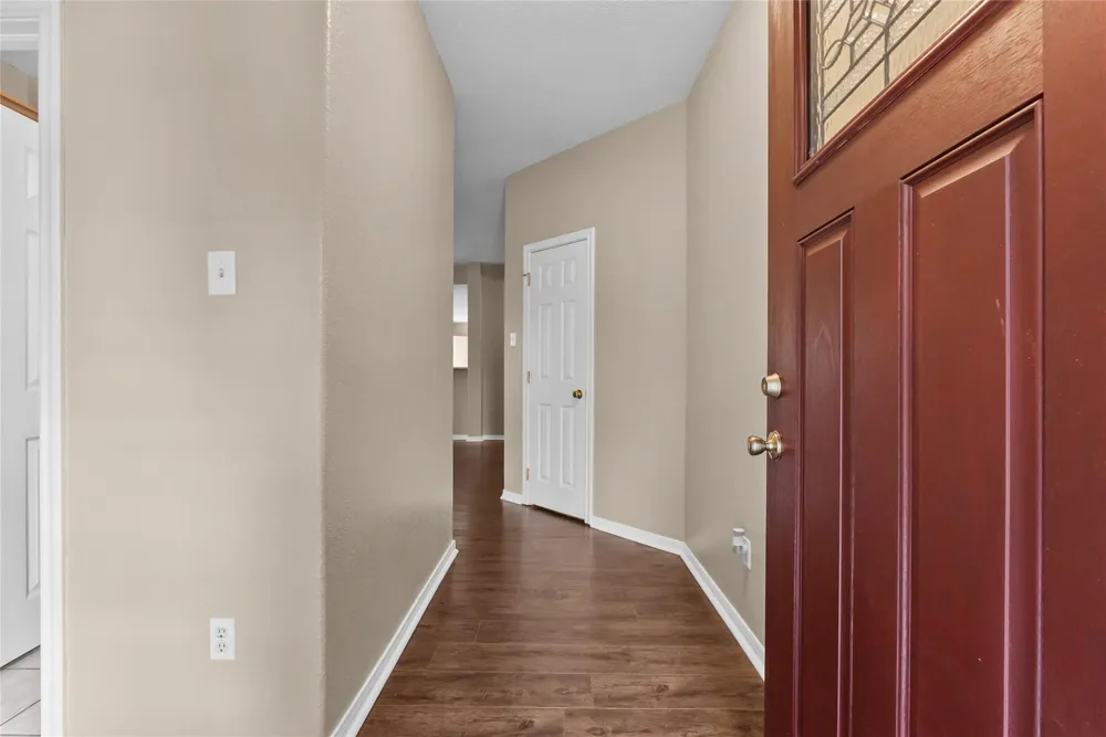 111 Jamestown Avenue Clute, TX 77531