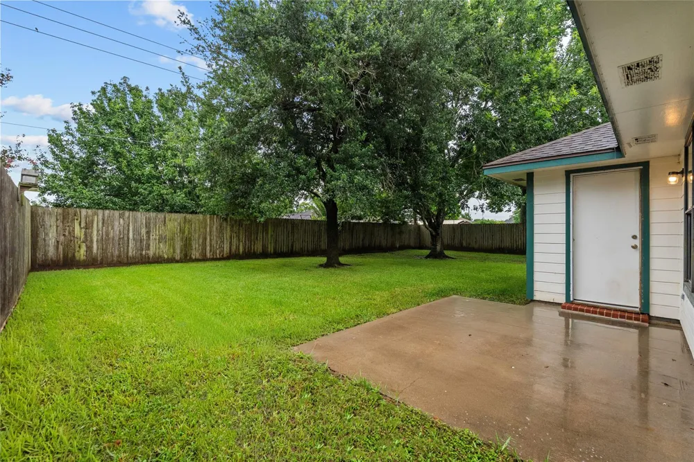 111 Jamestown Avenue Clute, TX 77531