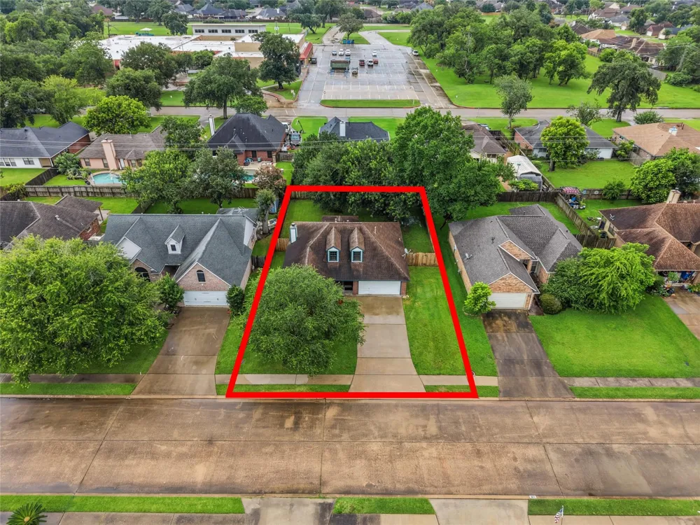 111 Jamestown Avenue Clute, TX 77531