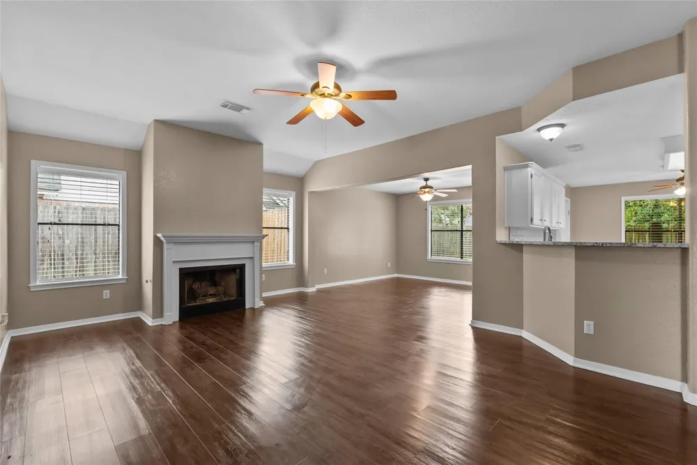 111 Jamestown Avenue Clute, TX 77531