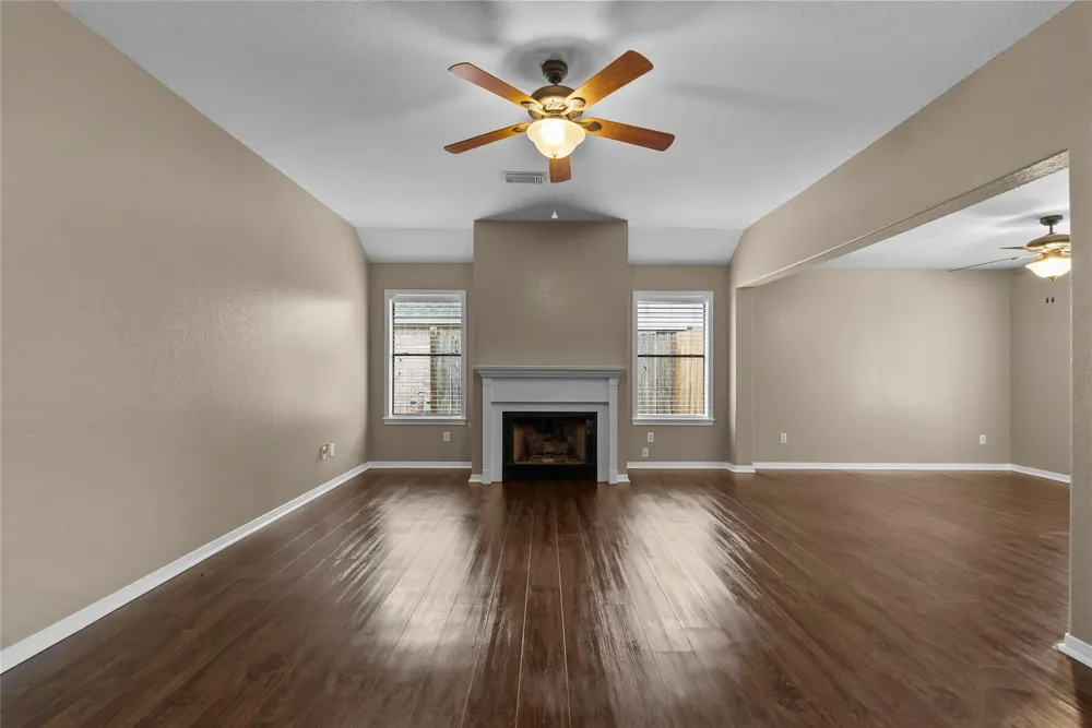 111 Jamestown Avenue Clute, TX 77531