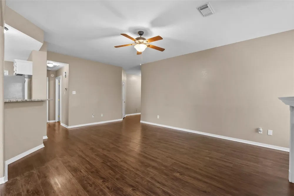 111 Jamestown Avenue Clute, TX 77531