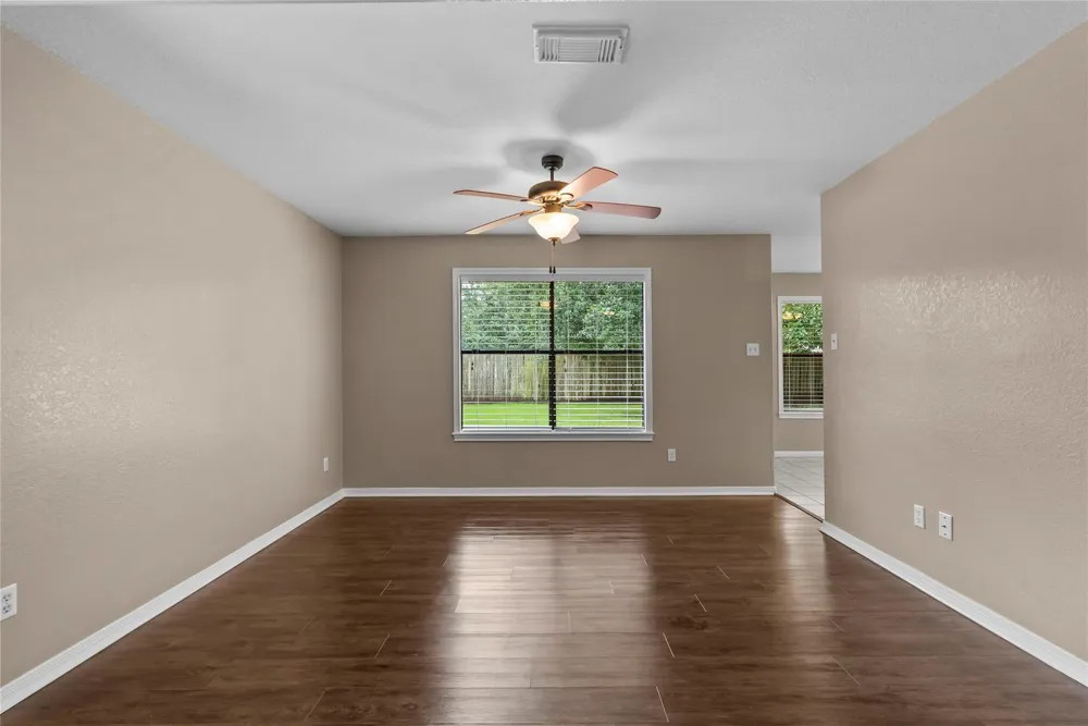 111 Jamestown Avenue Clute, TX 77531