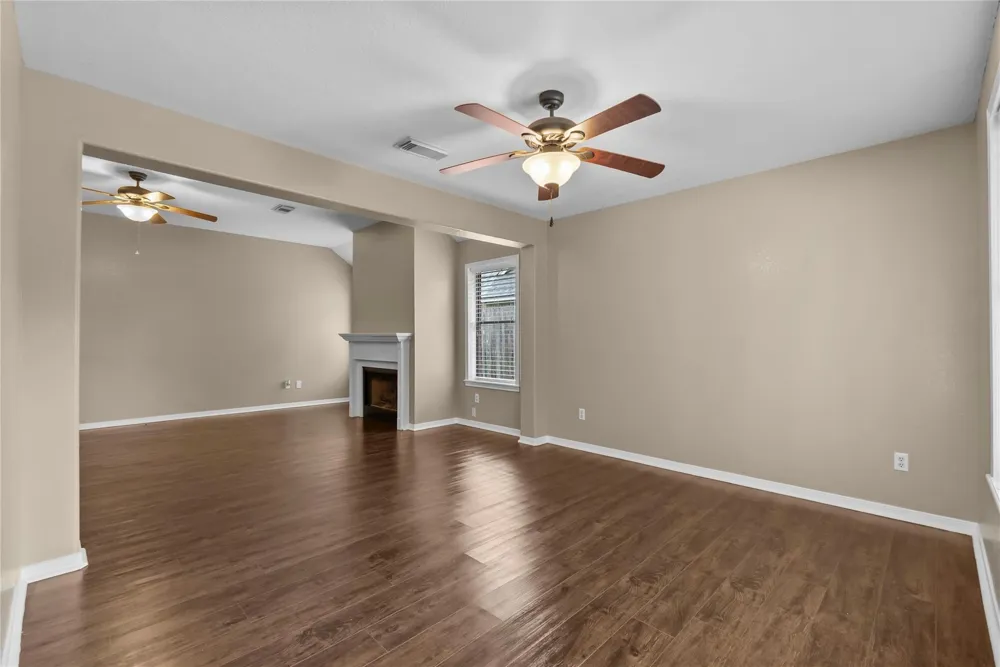 111 Jamestown Avenue Clute, TX 77531