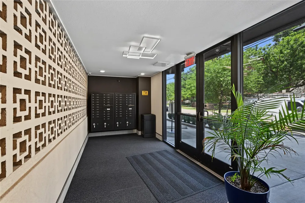4819 Caroline Street #111 Houston, TX 77004