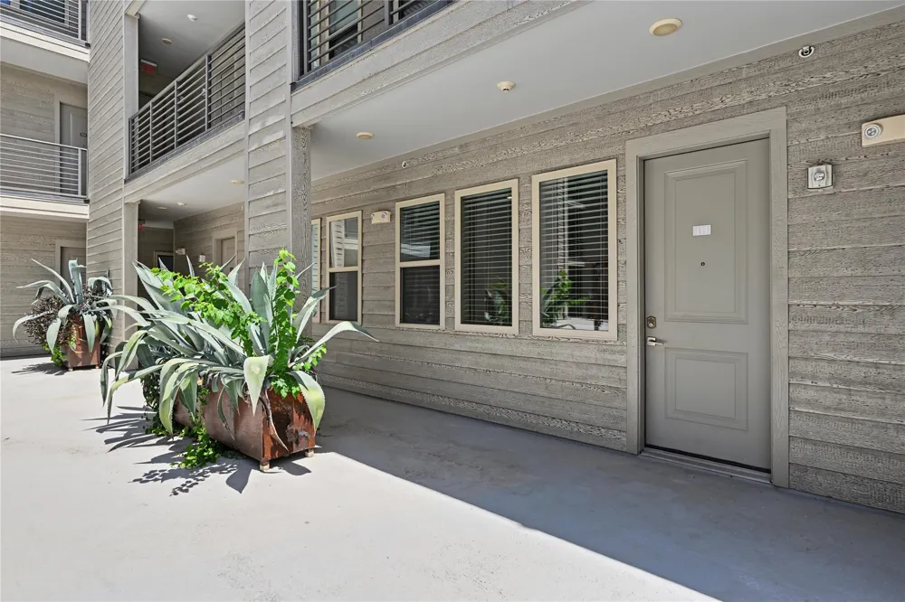 4819 Caroline Street #111 Houston, TX 77004