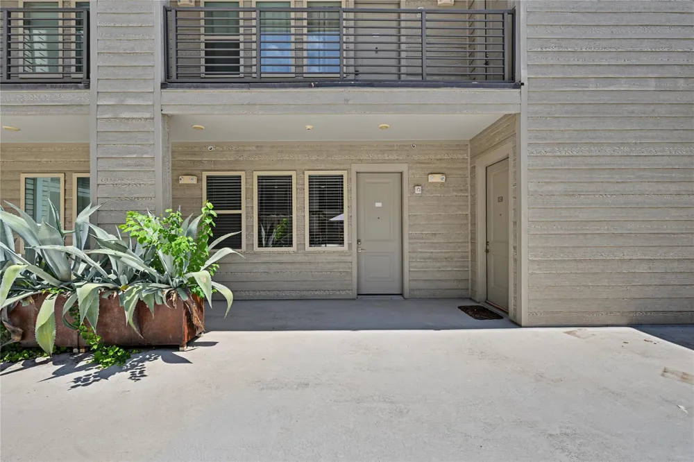 4819 Caroline Street #111 Houston, TX 77004