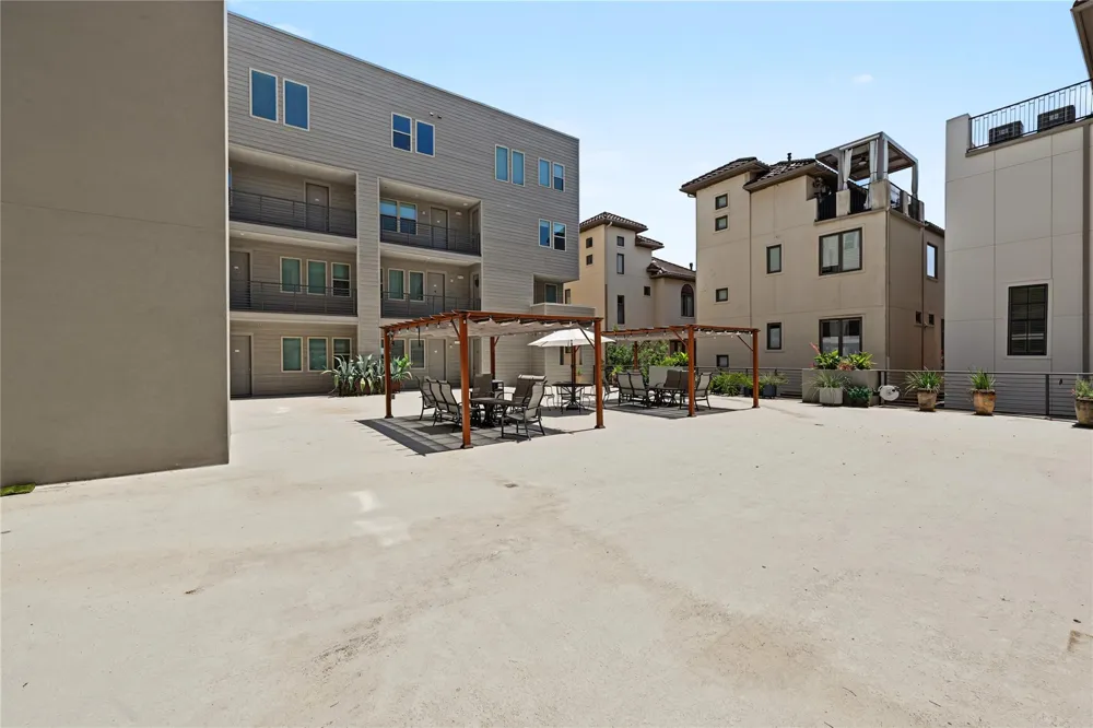 4819 Caroline Street #111 Houston, TX 77004