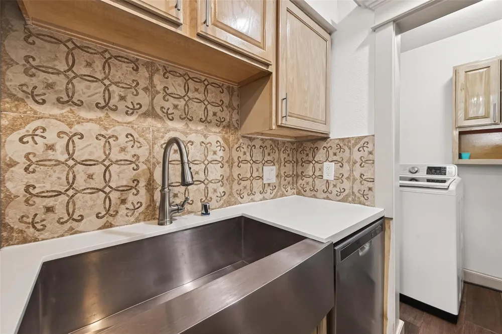 3684 Ocee Street Houston, TX 77063