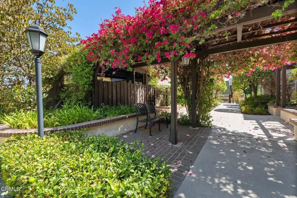 885 S Orange Grove Boulevard #20 Pasadena, CA 91105