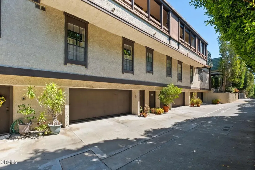 885 S Orange Grove Boulevard #20 Pasadena, CA 91105