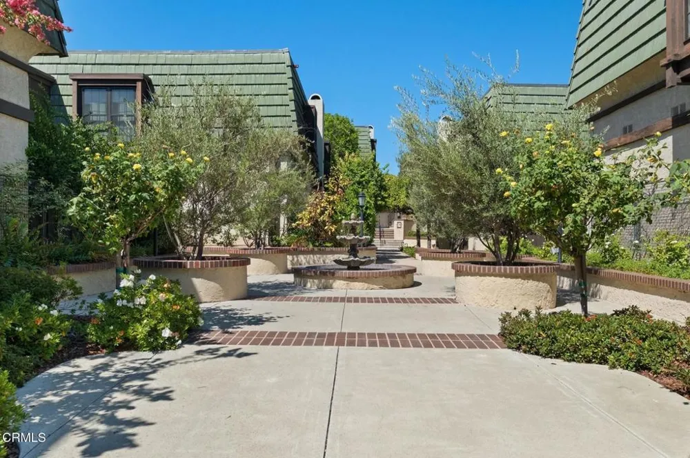 885 S Orange Grove Boulevard #20 Pasadena, CA 91105