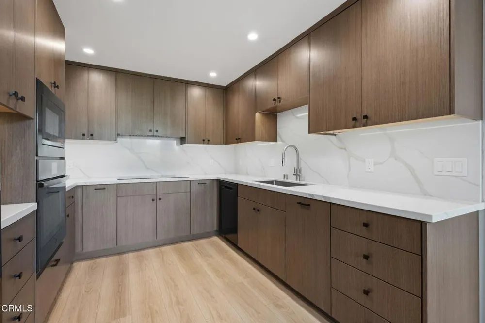 885 S Orange Grove Boulevard #20 Pasadena, CA 91105