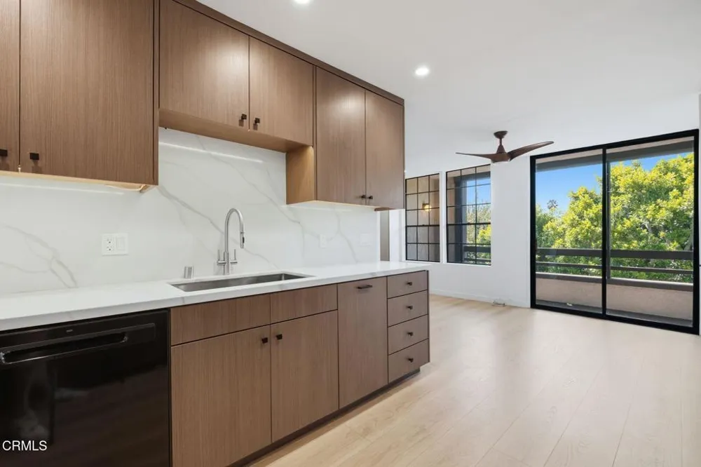 885 S Orange Grove Boulevard #20 Pasadena, CA 91105