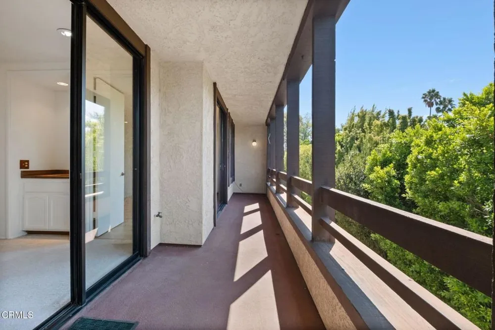 885 S Orange Grove Boulevard #20 Pasadena, CA 91105