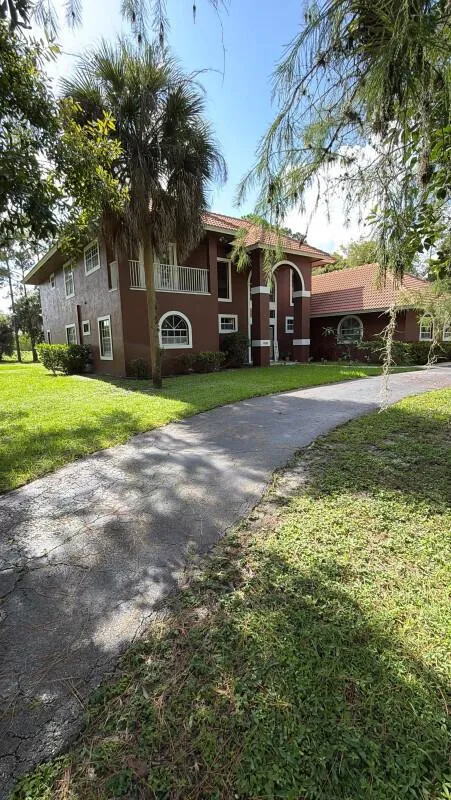 827 Squire Drive Wellington, FL 33414