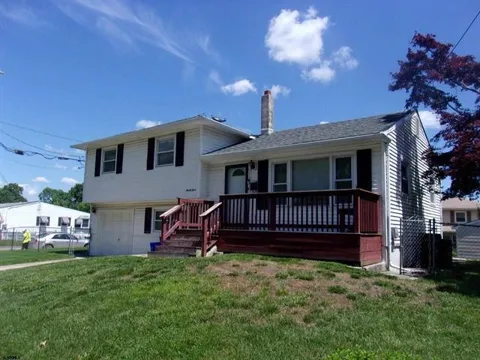93 W Laurel Drive