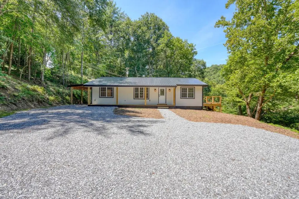 6564 Crooked Creek Road Young Harris, GA 30582