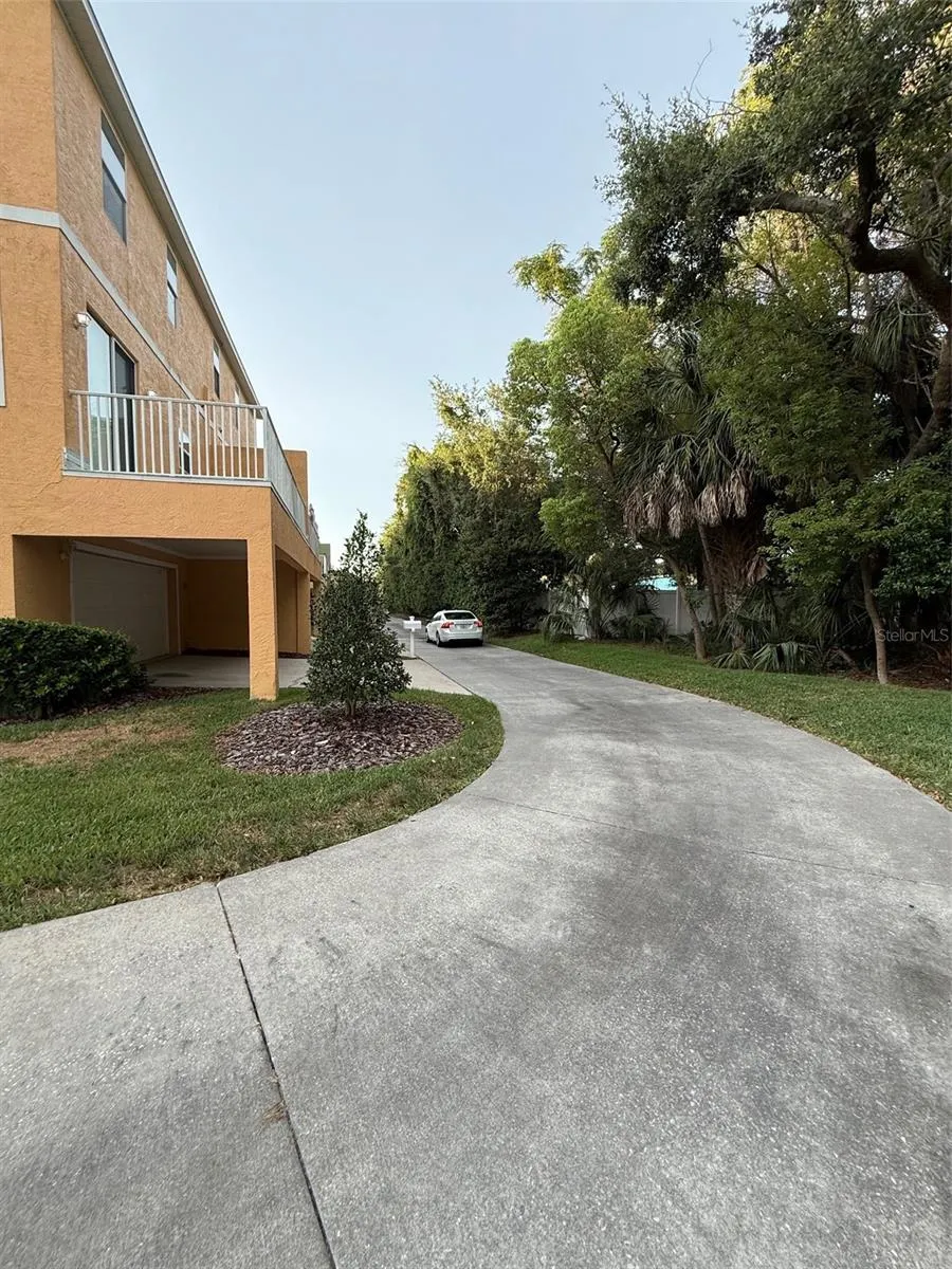 445 BAYOU VILLAGE DRIVE Tarpon Springs, FL 34689